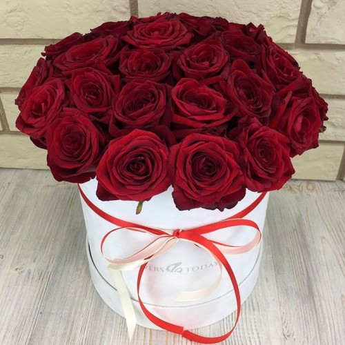 Купить на заказ 31 красная роза в коробке с доставкой в Шахтинске