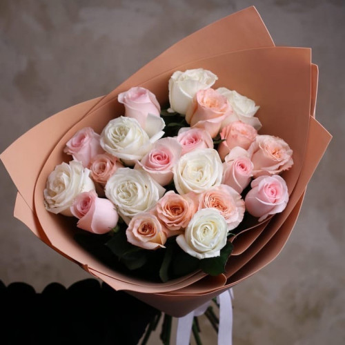 Купить на заказ Букет из 21 розы (микс) с доставкой в Шахтинске